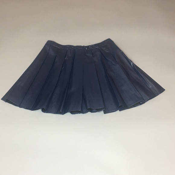 ASTR Vegan Navy Leather Pleated Mini Skirt Size Large - Picture 5 of 10